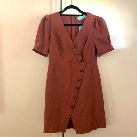 NWT Lily Rain Cap Sleeve Dress with Button Detail - Picture 1 of 2